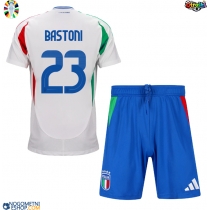 Otroški Nogometni dresi Italija Alessandro Bastoni #23 Gostujoči EP 2024 Kratek Rokav (+ Kratke hlače)